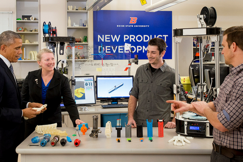 奥巴马总统参观校园3D打印技术研究项目