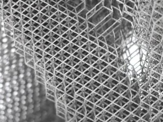 密集恐惧慎点！这张3D打印铝金属椅被维多利亚美术馆永久收藏