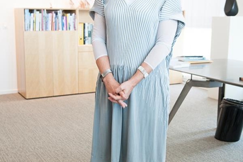 登大雅之堂：荷兰教育部女部长着3D打印服饰参加国会