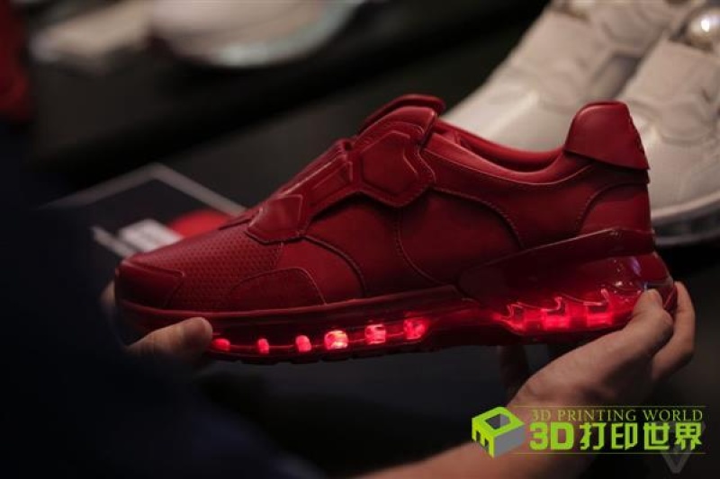 联想展示逆天3D打印智能鞋：能玩手游、无线充电、健身追踪…