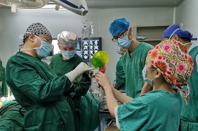 案例：全彩色透明3D打印模型助力创伤骨折手术